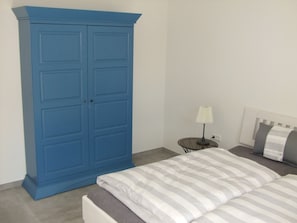 2 bedrooms, WiFi, bed sheets, wheelchair access