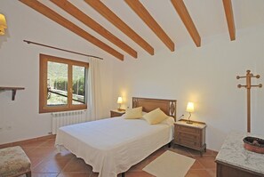 3 slaapkamers, een strijkplank/strijkijzer, gratis wifi, beddengoed