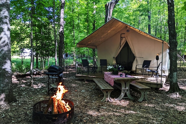 Exterior Baby Face Nelson's Tent