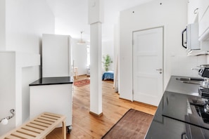 Individually decorated, individually furnished, desk, laptop workspace - WeHost Oikokatu 15 (Helsinki)