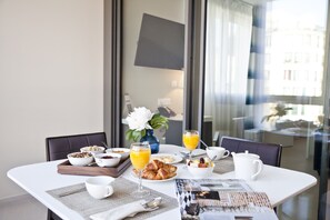 Apartment (Executive) | In-room dining - Residhome Marseille (Marseille)