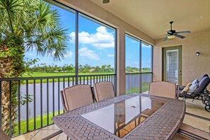 Outdoor dining - Paradise in the Award winning Gated resort community of The Quarry in Naples Fl (Naples)