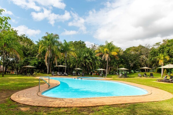 3 outdoor pools, pool umbrellas, pool loungers