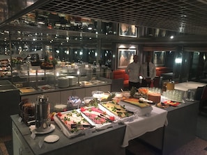 Sudah termasuk sarapan prasmanan setiap hari