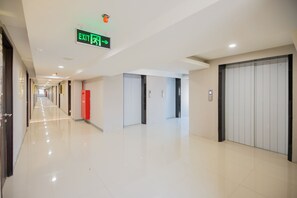 Interior detail - Flagship 750 Mont Blanc (Bekasi)