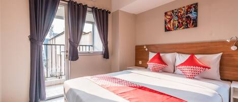 Deluxe Double Room | Desk, free WiFi, bed sheets