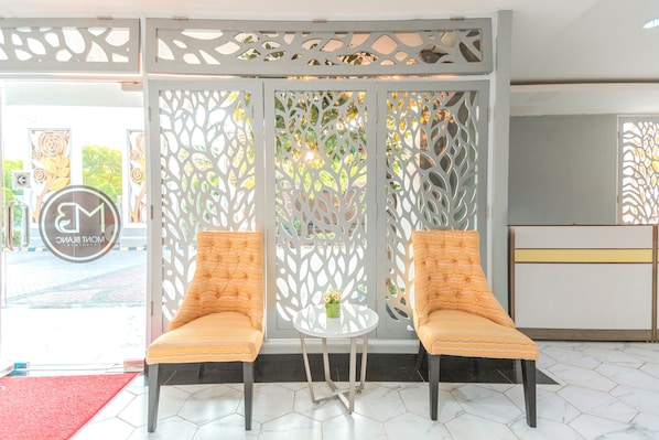 Lobby sitting area - Flagship 750 Mont Blanc (Bekasi)