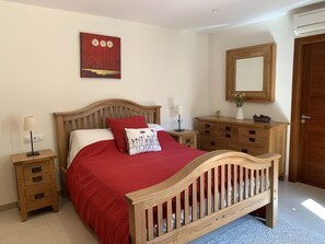 3 bedrooms, iron/ironing board, free WiFi, bed sheets