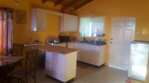 Micro-ondes, cafetière/bouilloire