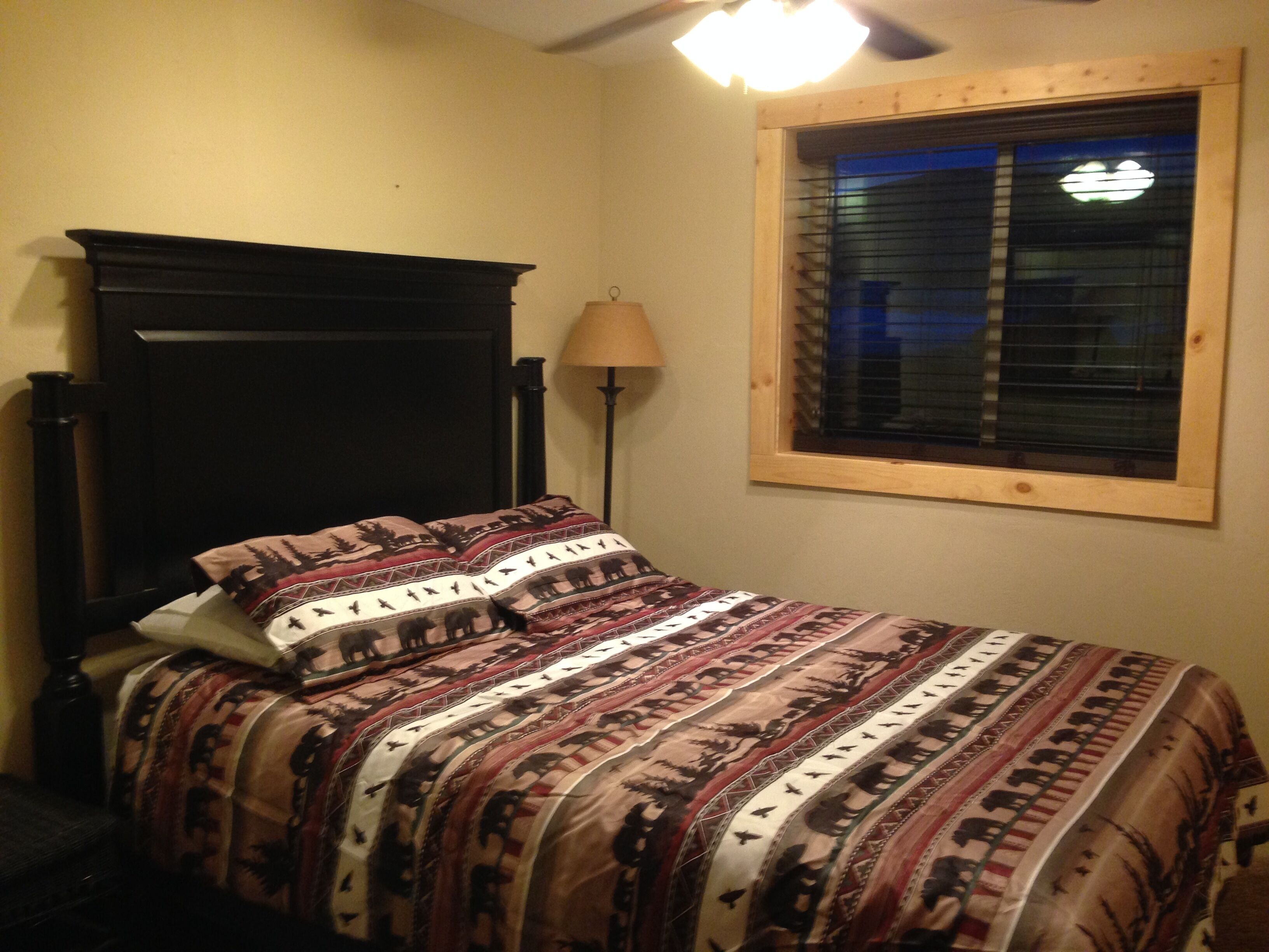 Bedroom #6 with Queen bed