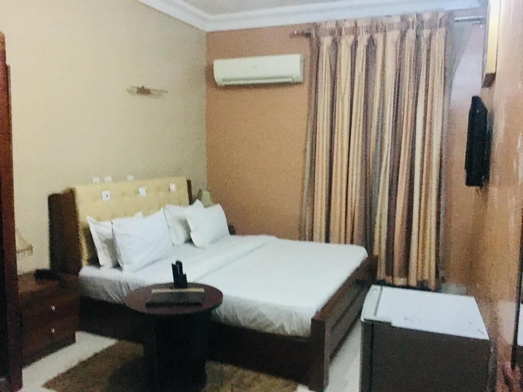 Egyptian cotton sheets, premium bedding, memory foam beds, minibar
