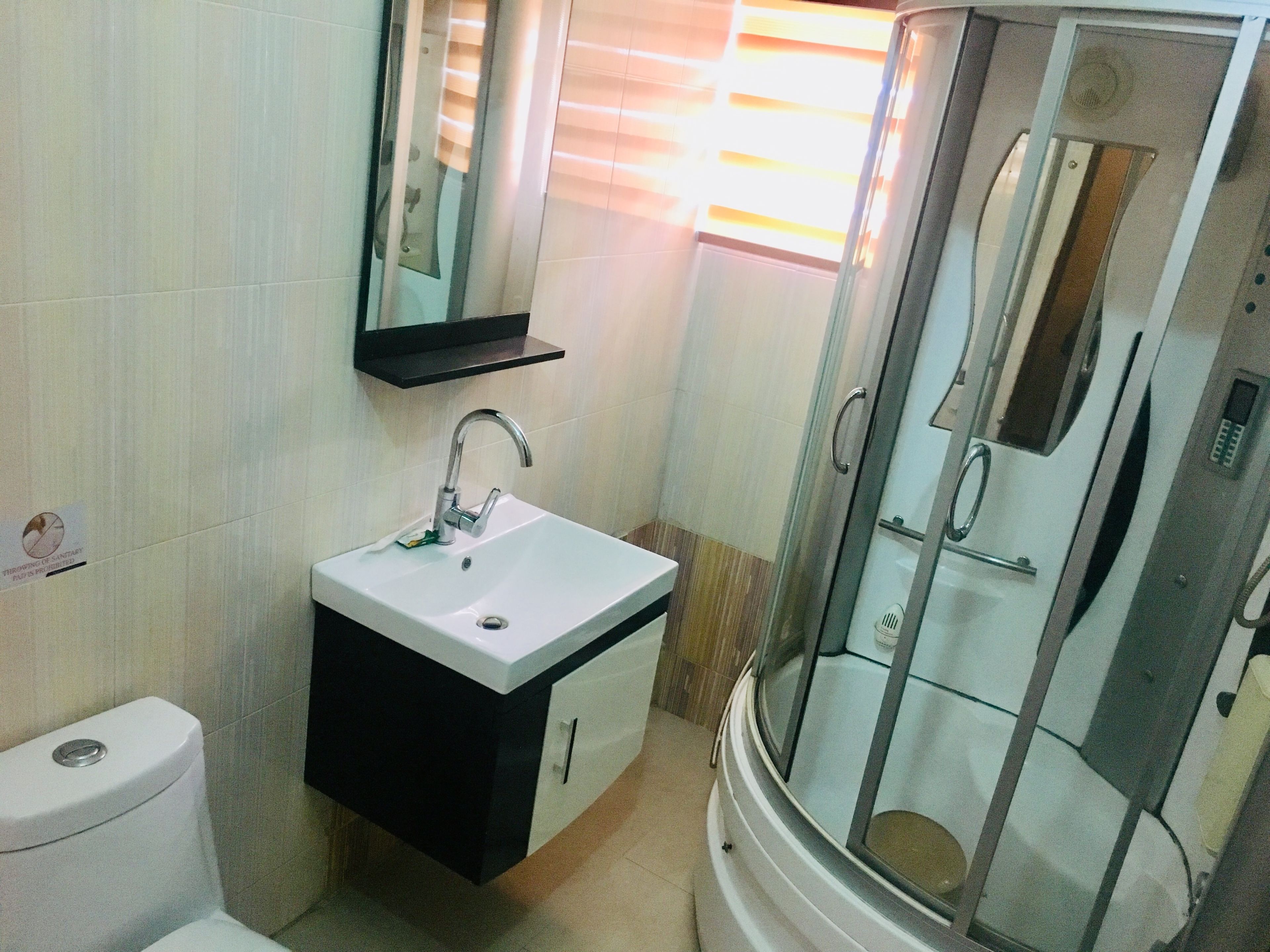 Euc Demodern Hotel & Suites