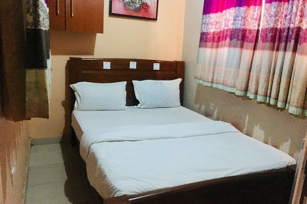 Egyptian cotton sheets, premium bedding, memory foam beds, minibar