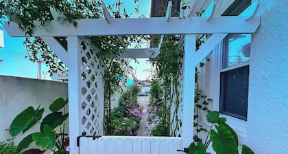 Juuri kunnostettu kaunis rantakerrostalo (# 1)