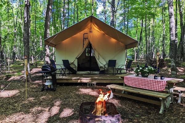 Exterior John Dillinger's Tent
