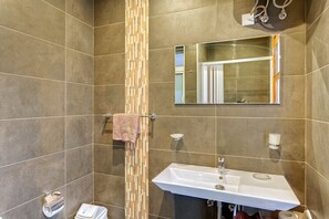 Bathroom - Modern 2 Bedroom Apartment in St Julians (St. Julian's)