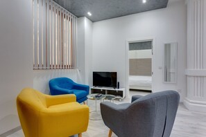 Apartment, 3 Bedrooms | Living area | TV - Stylish 3BR Apartment, Fantastic Location in Sliema (Sliema)