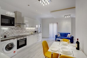 Fridge, oven, toaster, cookware/dishes/utensils