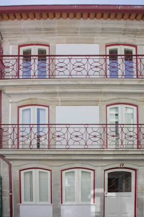 Front of property - Liiiving in Porto - Cozy & Chic Downtown (Porto)