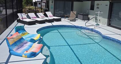 3 Miles from Beach! Beautiful Canal Home, 3 Bed/3 Bath, heated pool and spa