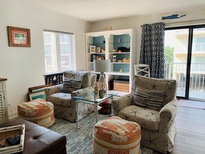 Smart TV, libros y estéreo 