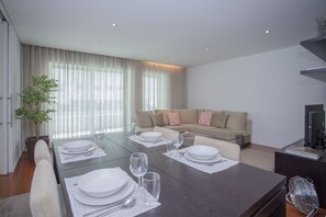Deluxe-Apartment, 2 Schlafzimmer | Esszimmer