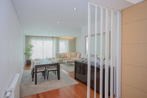 Deluxe Apartment, 2 Bedrooms | Living area | Flat-screen TV - Liiiving in Porto - Balcony Dragão View (Porto)