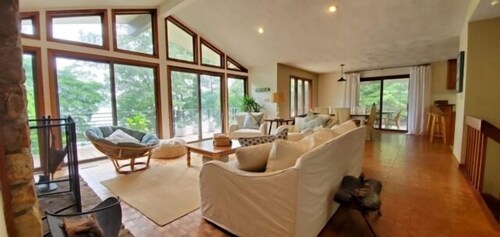 Dogwood: Great lot and dock. Pool table, firepit.