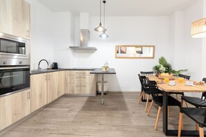 Fridge, microwave, oven, stovetop