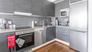Apartament, sauna | Cuina privada | Frigorífic gran, microones, forn i placa de cuina 