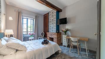 Doppelzimmer | Zimmersafe, individuell dekoriert, Schreibtisch