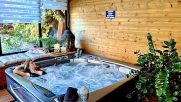 Espace de soins pour les couples, sauna, bain à remous, hammam, massages