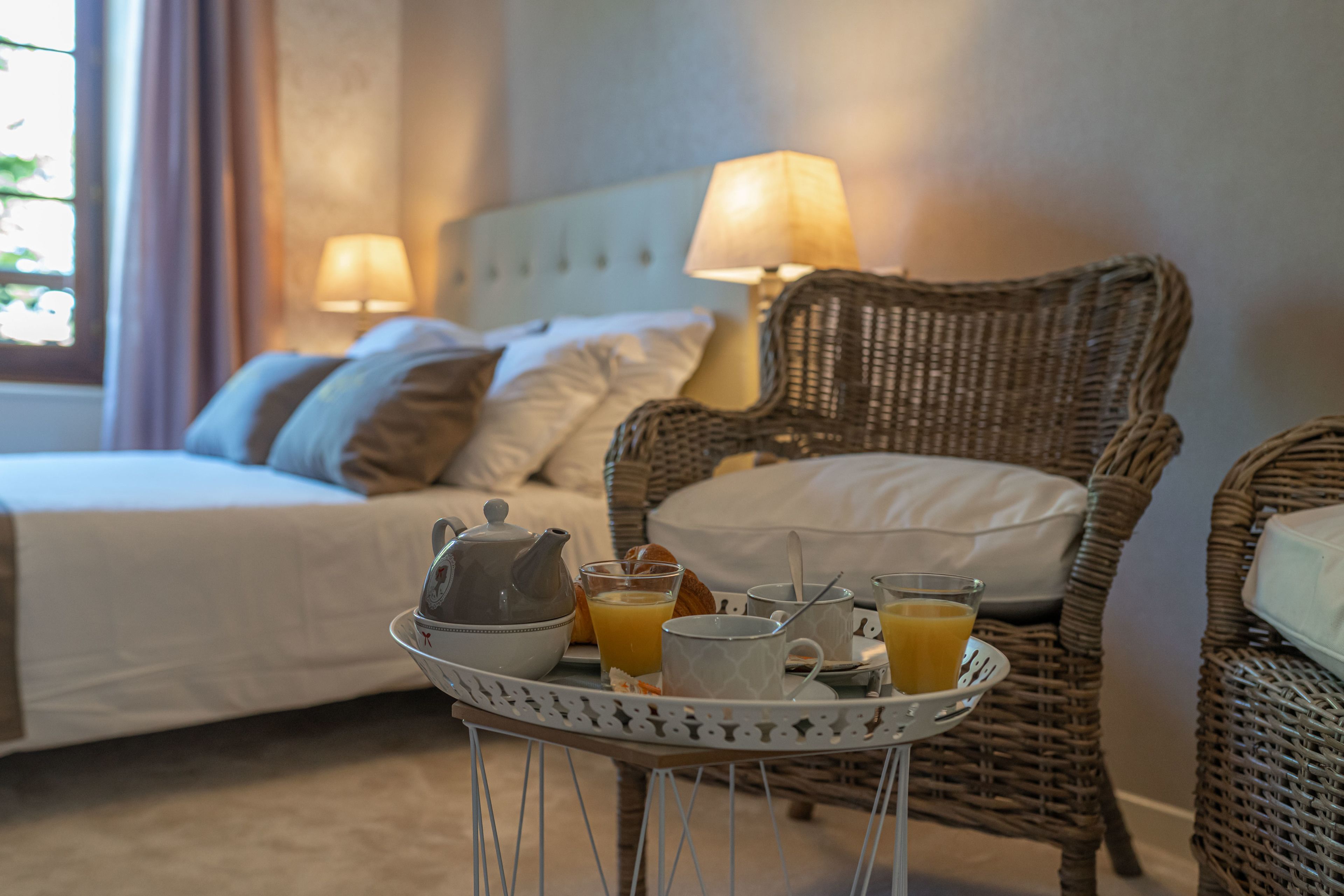 Coffres-forts dans les chambres, décoration personnalisée, bureau