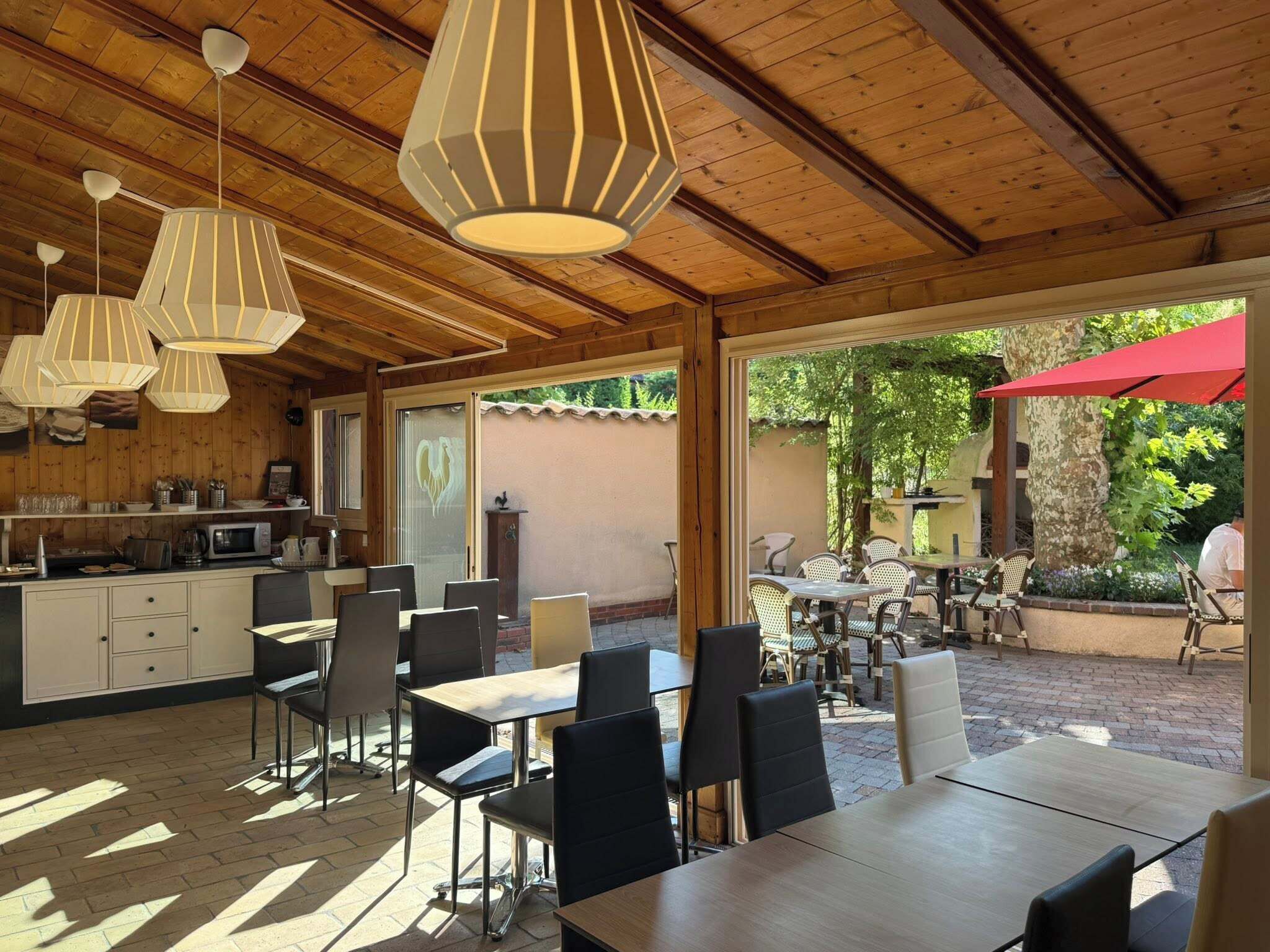 Tägliches Frühstücksbuffet (14.50 EUR pro Person)