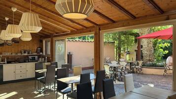 Päivittäinen buffetaamiainen (14.50 EUR per henkilö)