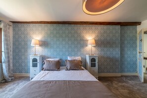 Quarto quádruplo luxo (21) | Cofres nos quartos, individualmente decorados, escrivaninha