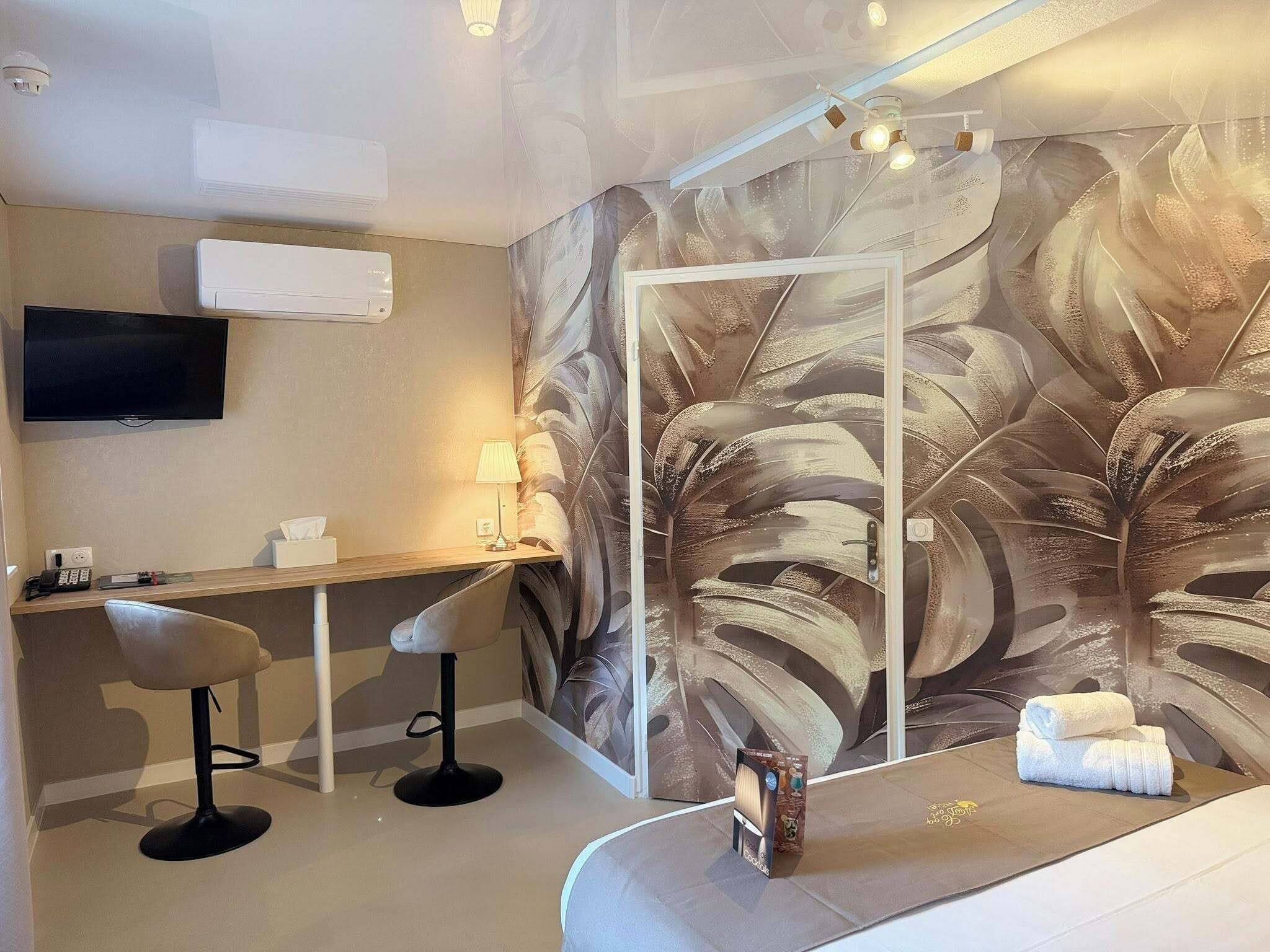 Habitación doble, accesible para personas con discapacidad | Caja fuerte, decoración individual, escritorio