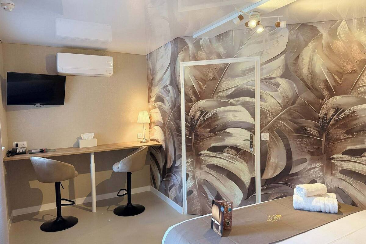 더블룸, 장애인 지원 | 객실 내 금고, 각각 다른 스타일의 인테리어, 책상, 노트북 작업 공간