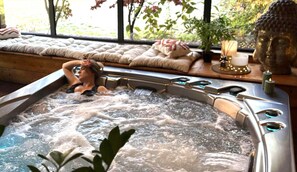 Salas de tratamientos para parejas, sauna, bañera de hidromasaje