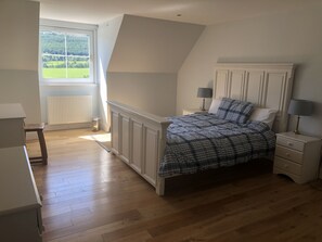 مكواة/لوح كي وملاءات أسرّة