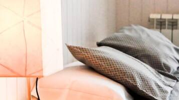 Habitación con 2 camas individuales | Camas extra, wifi gratis y ropa de cama