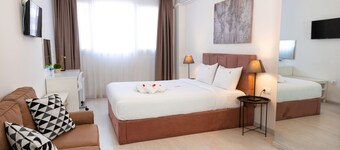 City Plaza Apartments & Rooms