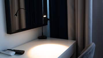 Kamar Double Deluks, dapur kecil | Seprai premium, tirai kedap cahaya, dan kedap suara