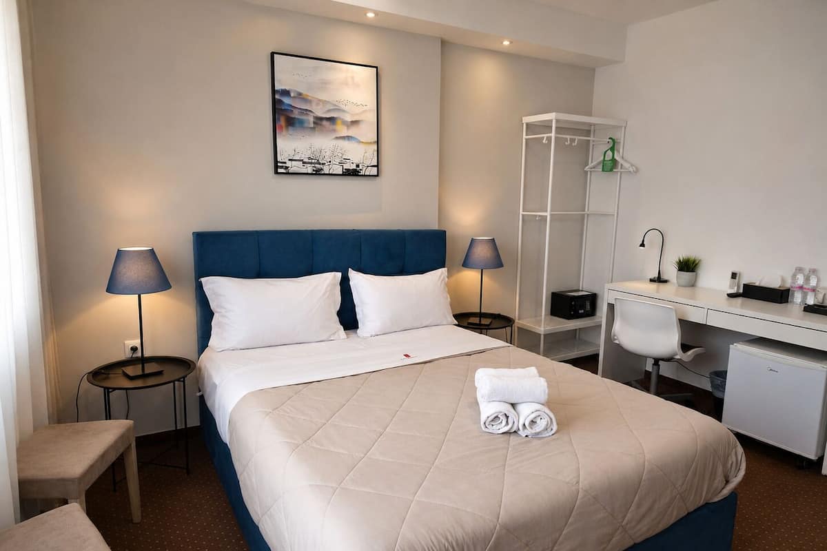 Standaard kamer, balkon | Luxe beddengoed, een laptopwerkplek, verduisterende gordijnen