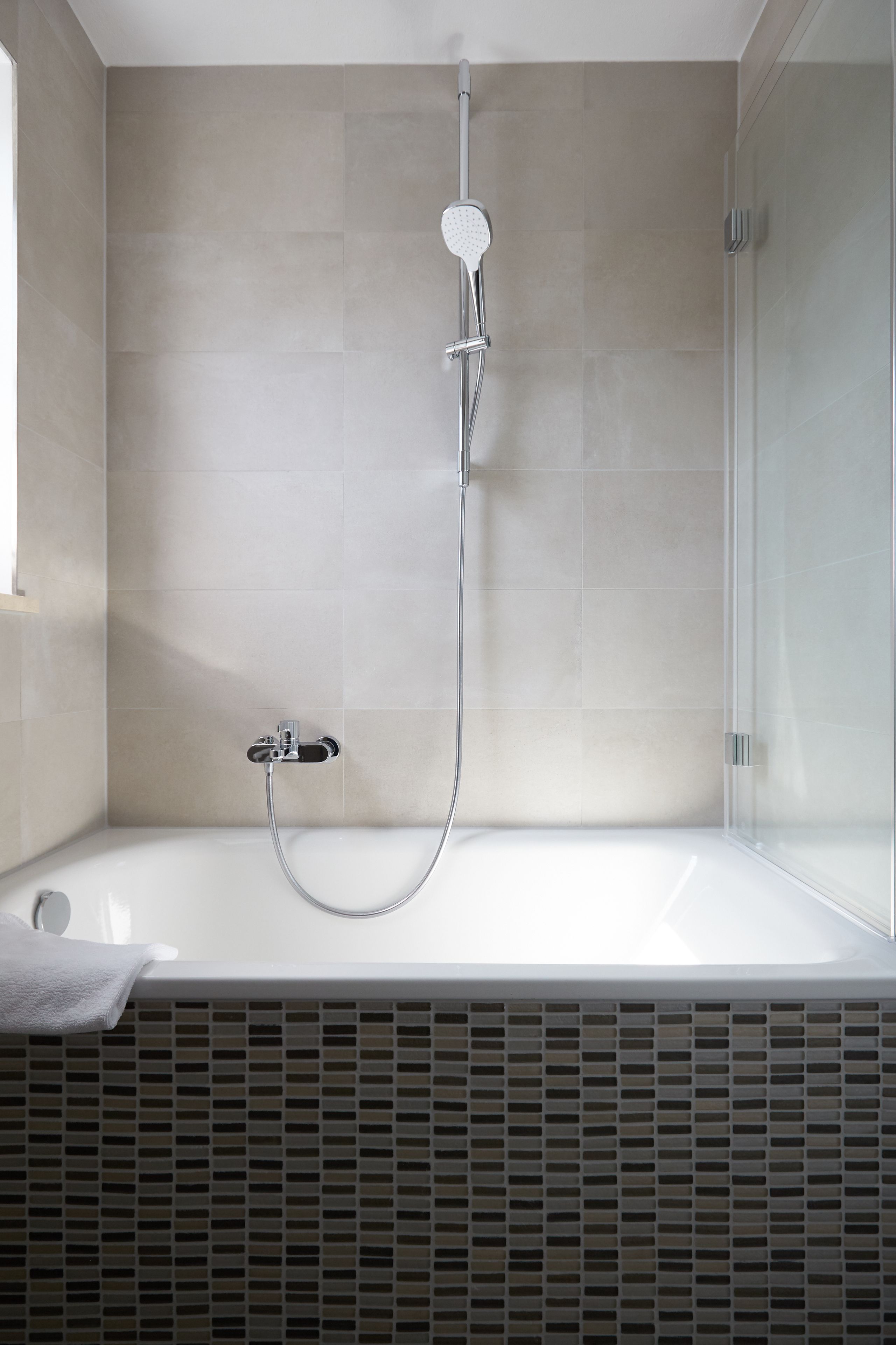 family room | bathroom | free toiletries, hair dryer, towels, soap