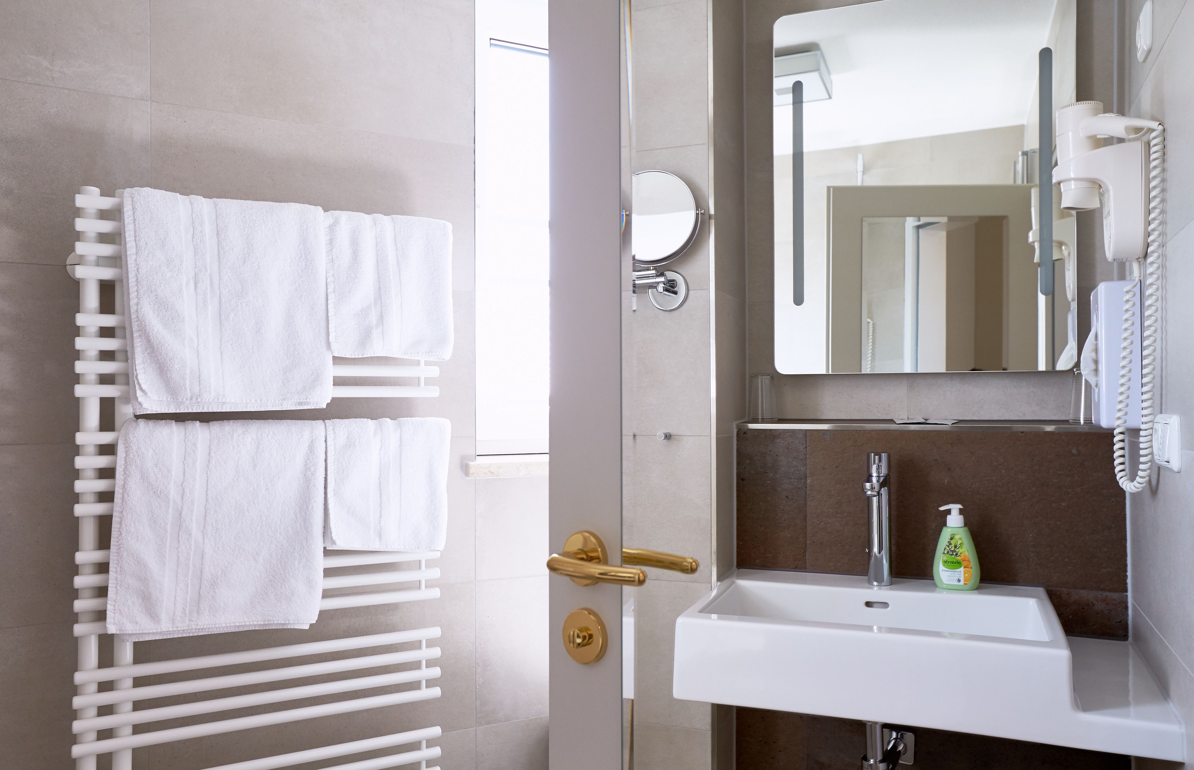 family room | bathroom | free toiletries, hair dryer, towels, soap