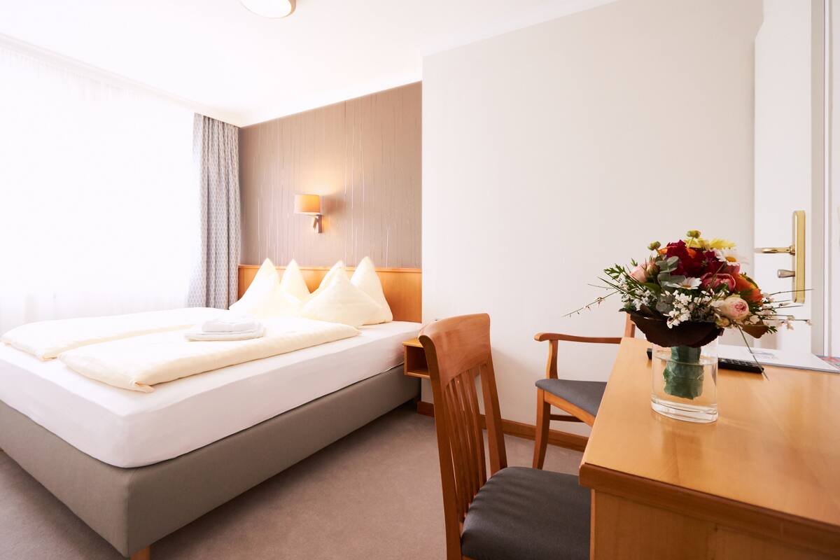 Premium bedding, down duvets, minibar, in-room safe