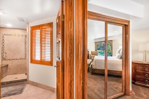 4 bedrooms, iron/ironing board, travel cot, WiFi - 122MT-Ocean VIEWS! 3BDR Avalon House, ,Harbor and City Views, A/C, 6-Seater Cart (Avalon)