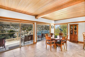 Dining - 122MT-Ocean VIEWS! 3BDR Avalon House, ,Harbor and City Views, A/C, 6-Seater Cart (Avalon)