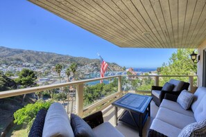 Property grounds - 122MT-Ocean VIEWS! 3BDR Avalon House, ,Harbor and City Views, A/C, 6-Seater Cart (Avalon)